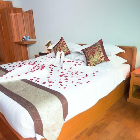 Hotel Sincere Smile Rangoon Buitenkant foto
