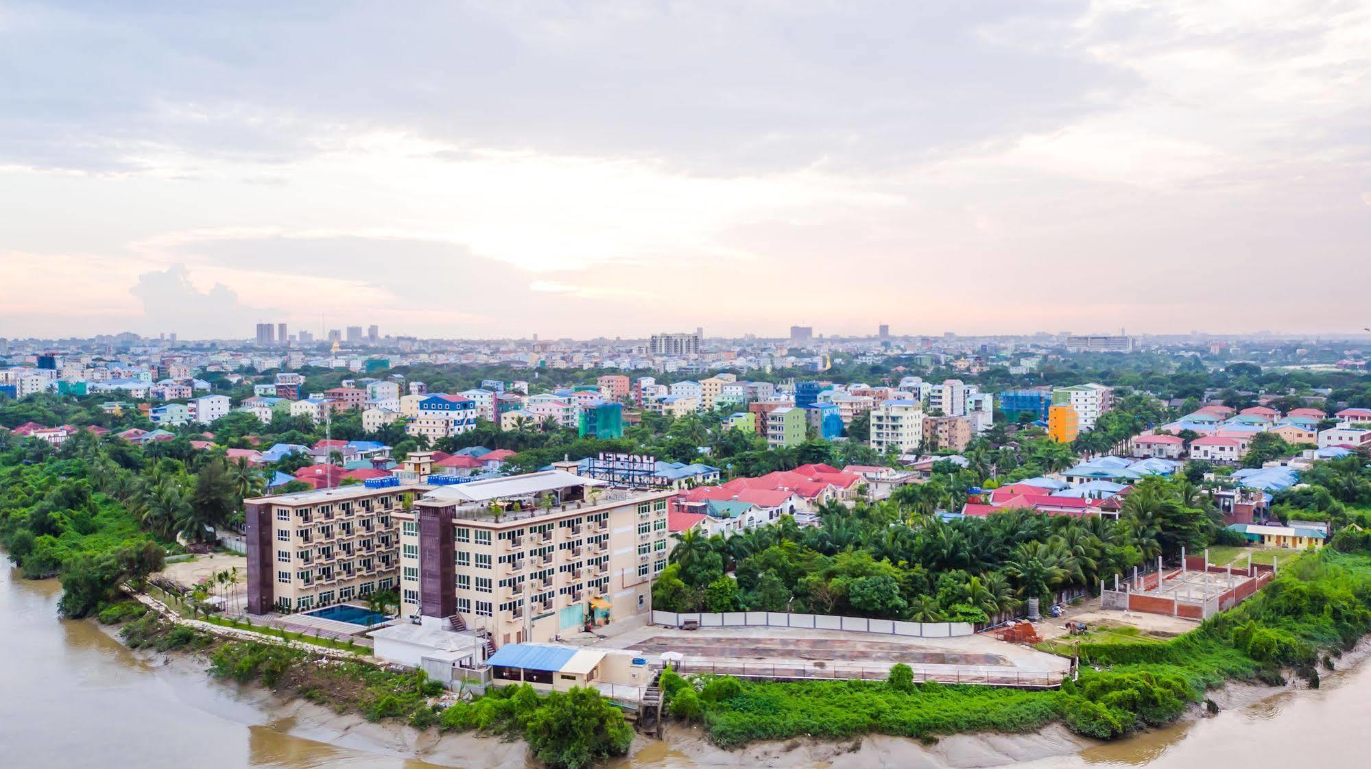 Hotel Sincere Smile Rangoon Buitenkant foto
