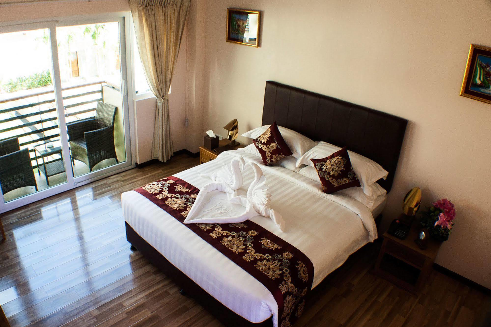 Hotel Sincere Smile Rangoon Buitenkant foto