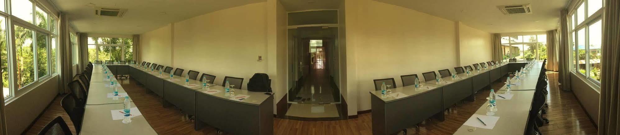 Hotel Sincere Smile Rangoon Buitenkant foto