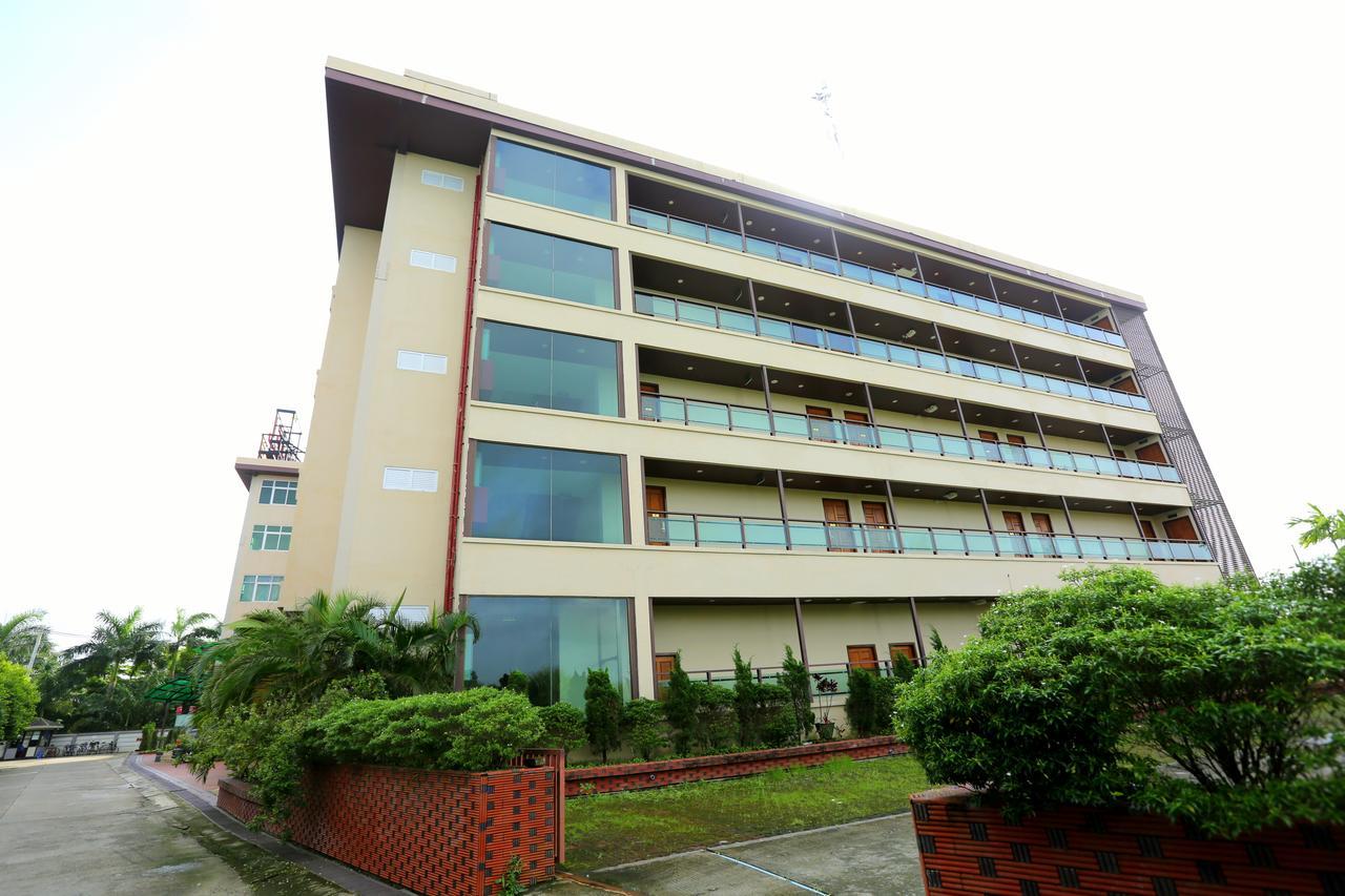 Hotel Sincere Smile Rangoon Buitenkant foto
