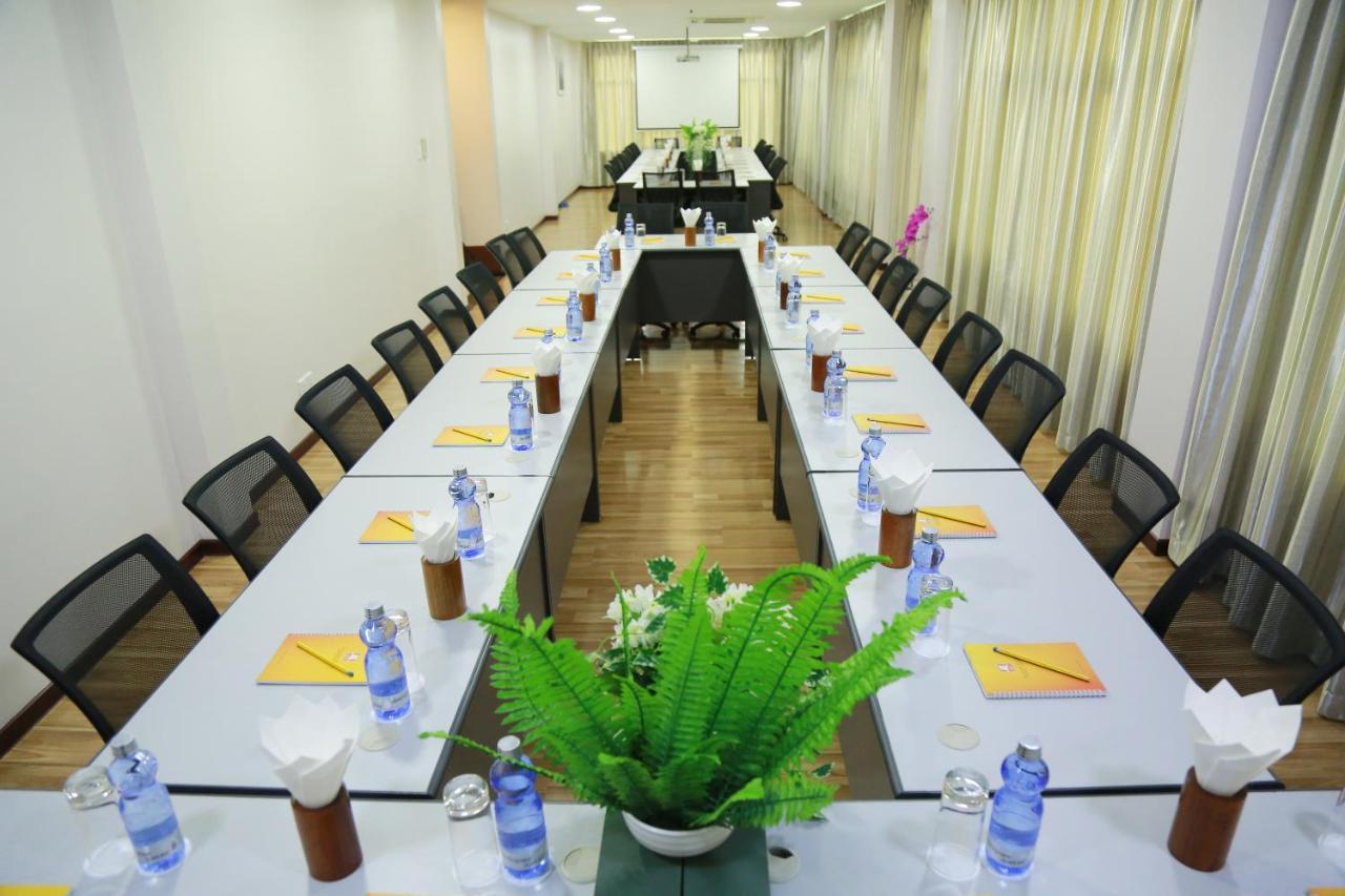 Hotel Sincere Smile Rangoon Buitenkant foto