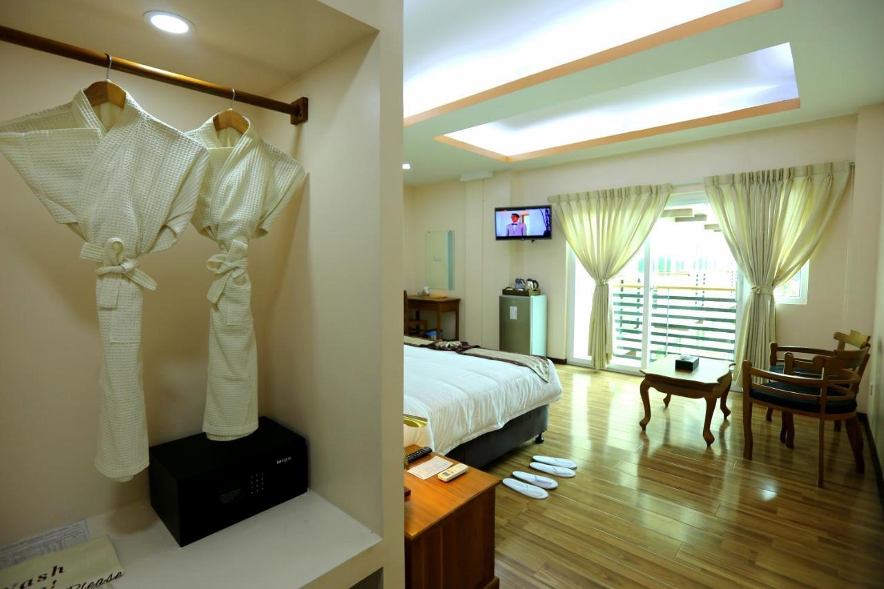 Hotel Sincere Smile Rangoon Buitenkant foto